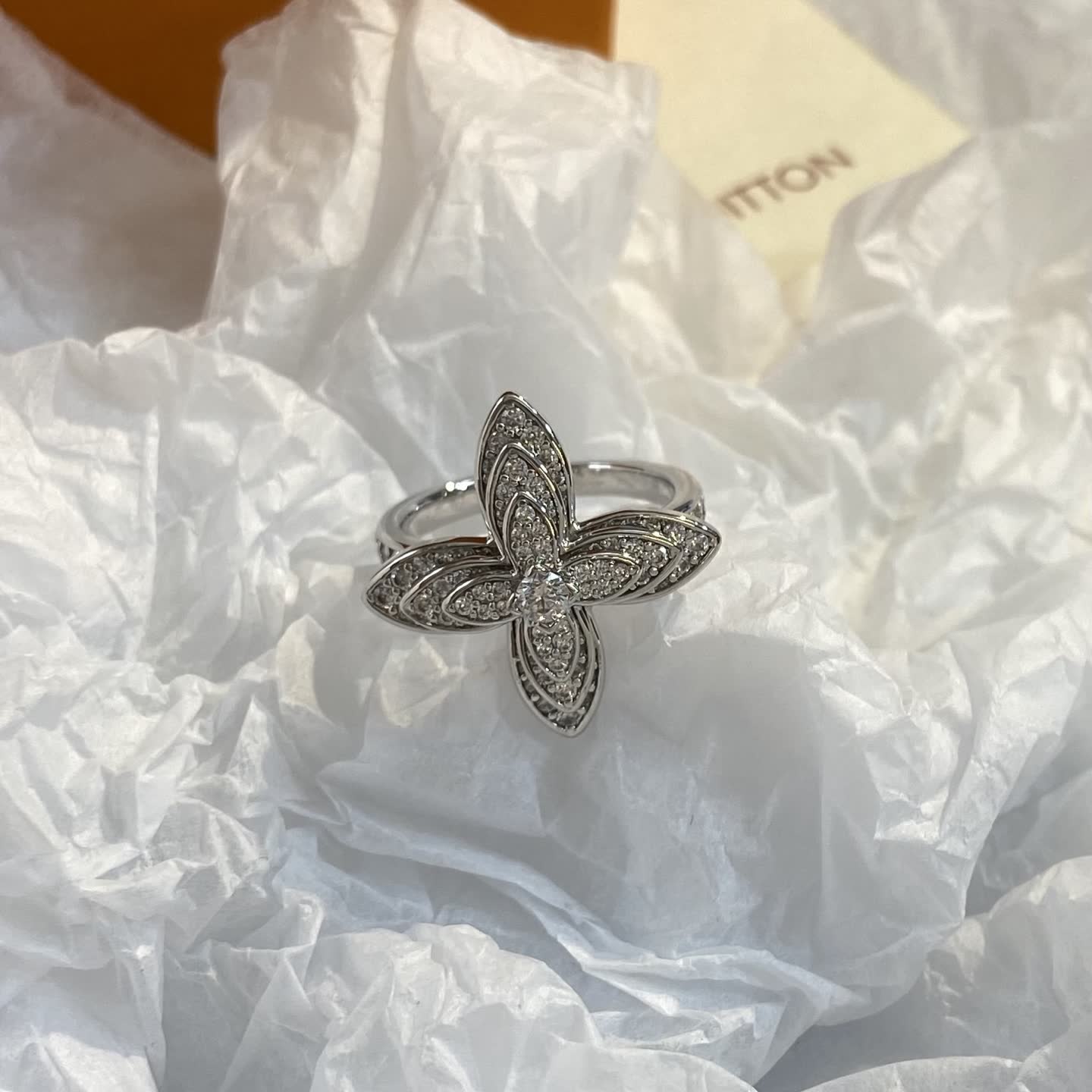 Louis Vuitton Flower Ring-LJ1285